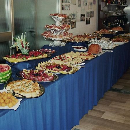 Hotel Darsena Чезенатіко Екстер'єр фото