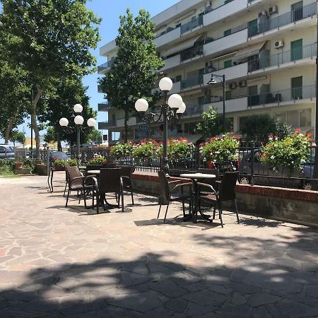 Hotel Darsena Чезенатіко Екстер'єр фото