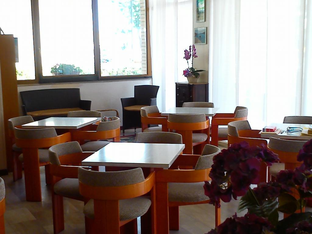 Hotel Darsena Чезенатіко Екстер'єр фото