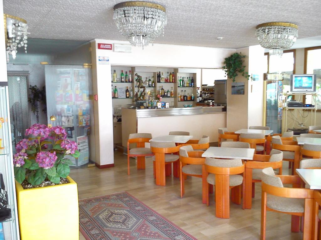 Hotel Darsena Чезенатіко Екстер'єр фото