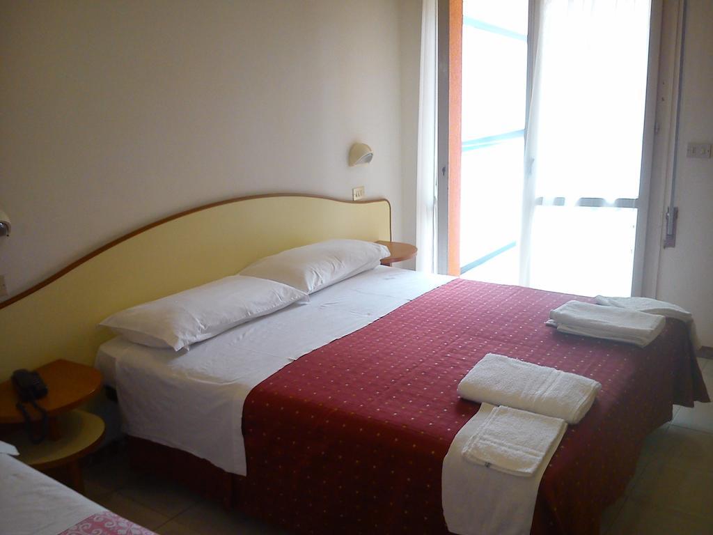 Hotel Darsena Чезенатіко Екстер'єр фото