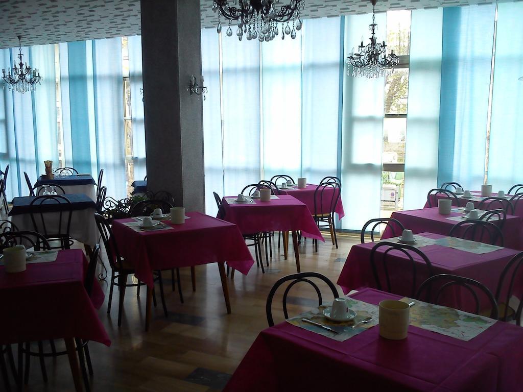 Hotel Darsena Чезенатіко Екстер'єр фото