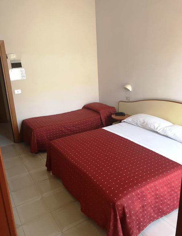 Hotel Darsena Чезенатіко Екстер'єр фото