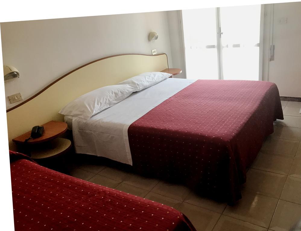 Hotel Darsena Чезенатіко Екстер'єр фото