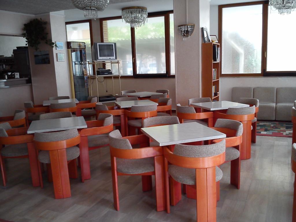 Hotel Darsena Чезенатіко Екстер'єр фото