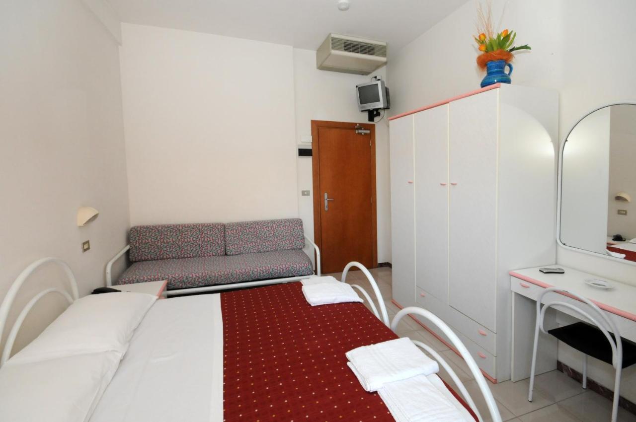 Hotel Darsena Чезенатіко Екстер'єр фото