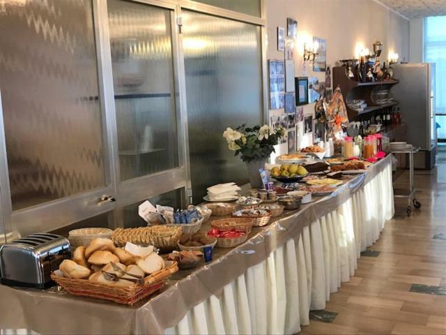 Hotel Darsena Чезенатіко Екстер'єр фото