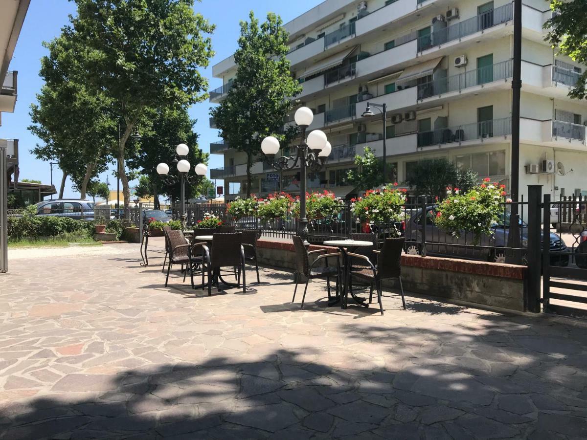 Hotel Darsena Чезенатіко Екстер'єр фото